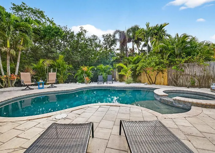Tropical Backyardheated Poolarcadeshuffleboard