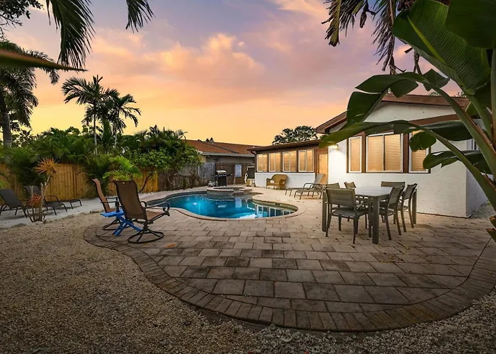 Tropical Backyardheated Poolarcadeshuffleboard * Clearwater Beach
