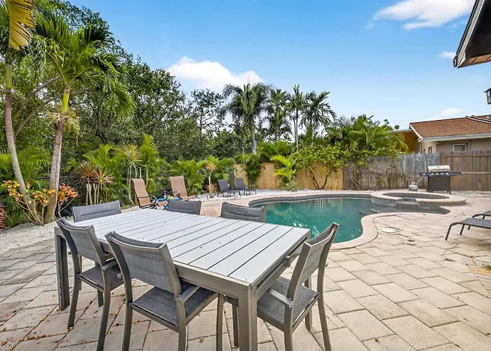 Tropical Backyardheated Poolarcadeshuffleboard *