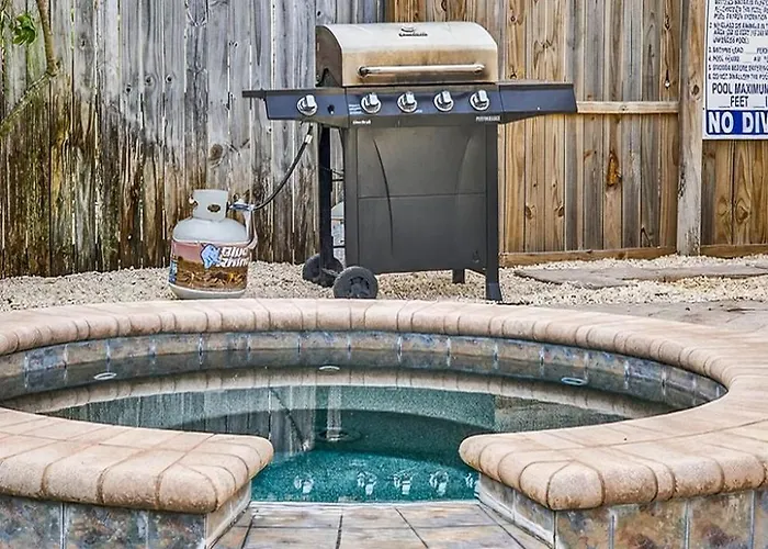 Tropical Backyardheated Poolarcadeshuffleboard Ferienhaus
